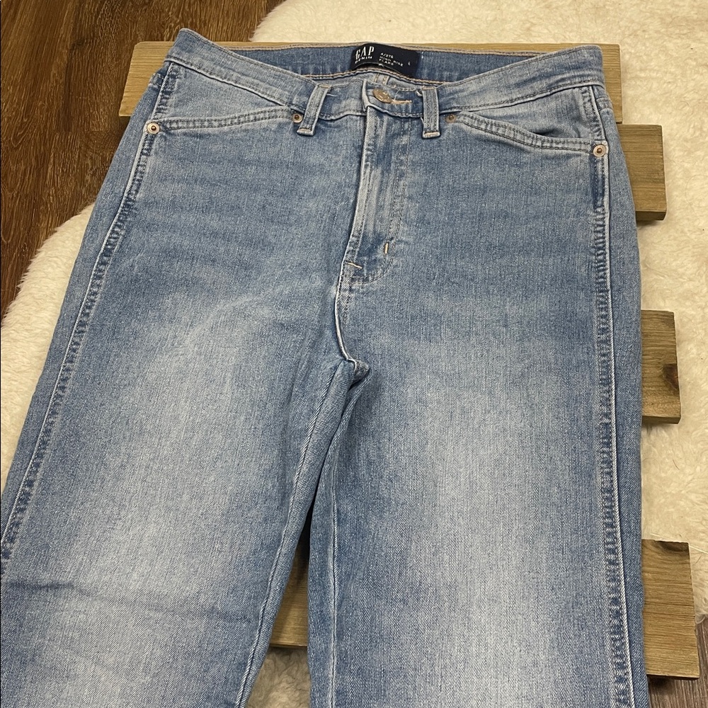 GAP High Rise Flare Jeans Short Inseam - Picture 3 of 5